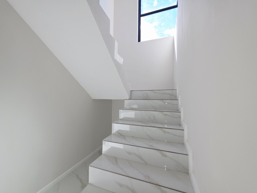 4 Bedroom Property for Sale in Sandown Western Cape